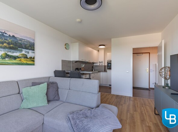 Neuwertige Einrichtung