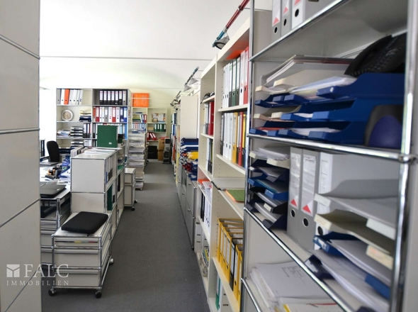 Büro groß