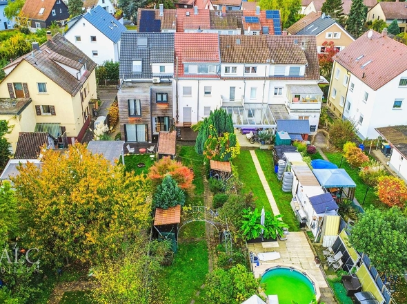 Rückansicht mit XXL-Garten