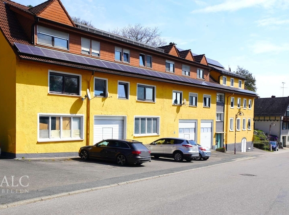 Stellplätze außen und in den Garagen