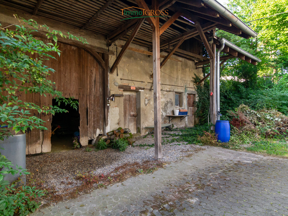 Eingänge für den rechten Scheunenbereich