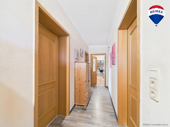 RE/MAX Immobilien DeLux Zweifamilienhaus Wadern-Lockweiler Flur