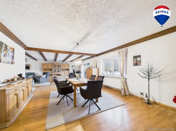RE/MAX Immobilien DeLux Zweifamilienhaus Wadern-Lockweiler Esszimmer