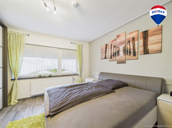 RE/MAX Immobilien DeLux Zweifamilienhaus Wadern-Lockweiler Schlafzimmer