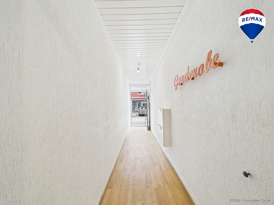 RE/MAX Immobilien DeLux Haus Dillingen Eingang 