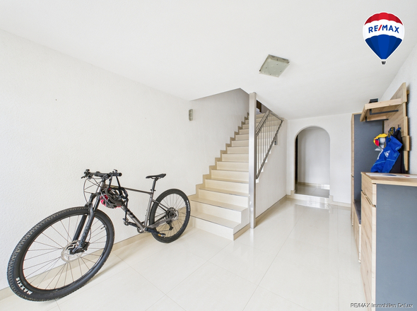 REMAX Immobilien DeLux Einfamilienhaus  Bebelsheim Diele Mark Borowicz