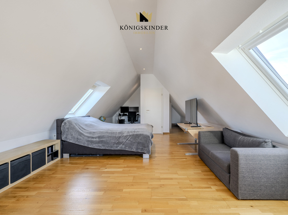 Studio im Dachspitz – ruhiger Rückzugsort oder kreativer Arbeitsbereich.