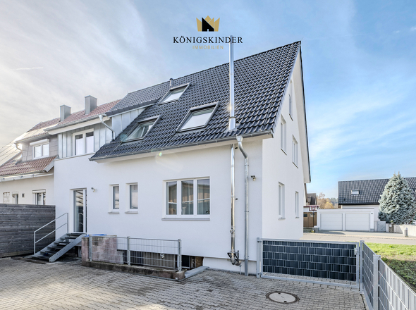 Vom Garten aus genießen: helles, einladendes Zuhause mit vielseitigem Außenbereich.