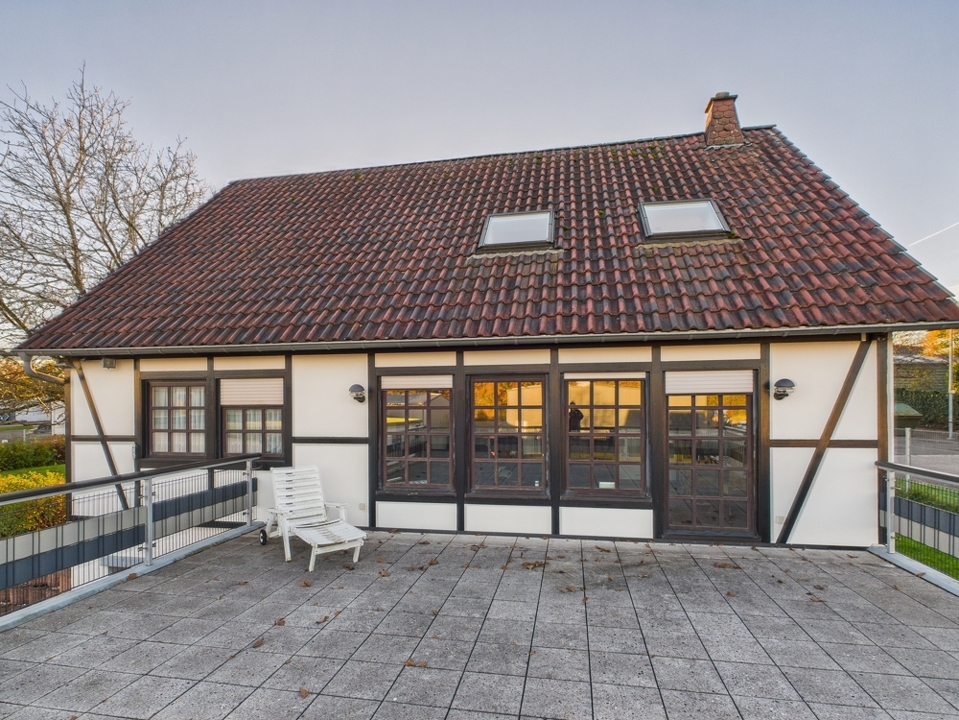 Haus hintere Ansicht mit  Terrasse