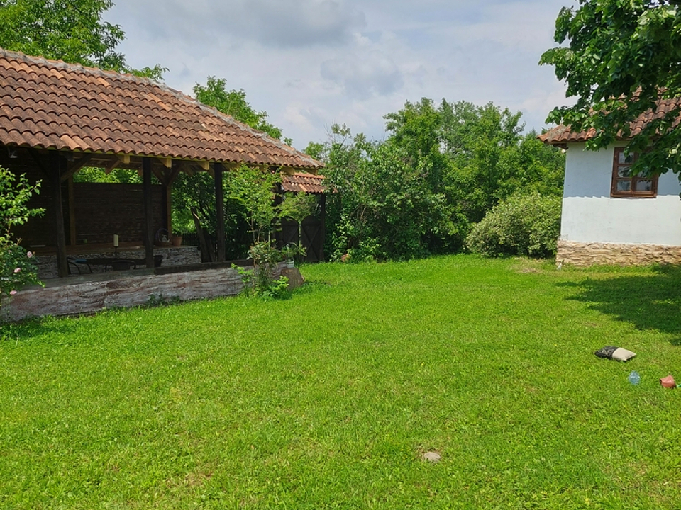 Hof bei alten Häusern (1)