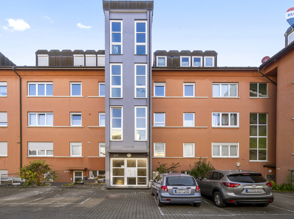 Eingang - Gebäude & Stellplatz