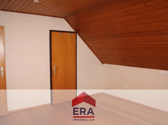 Schlafzimmer mit Zugang zum Badezimmer