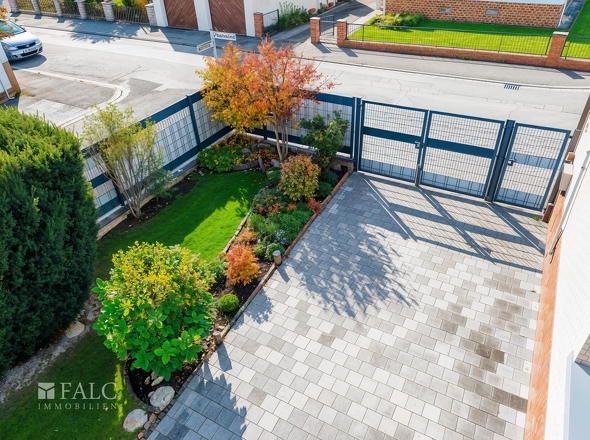 Hoftor - (KI generiert)