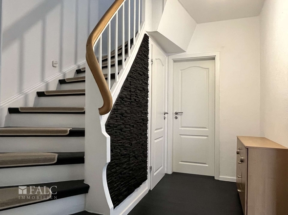 Flur und Treppenaufgang