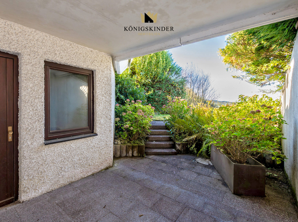 ...mit uneinsehbarem Freisitz...