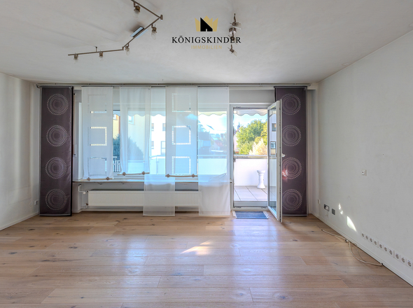 Wohnzimmer mit Zugang Balkon