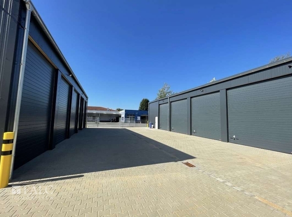 Gepflasterte Verkehsfläche