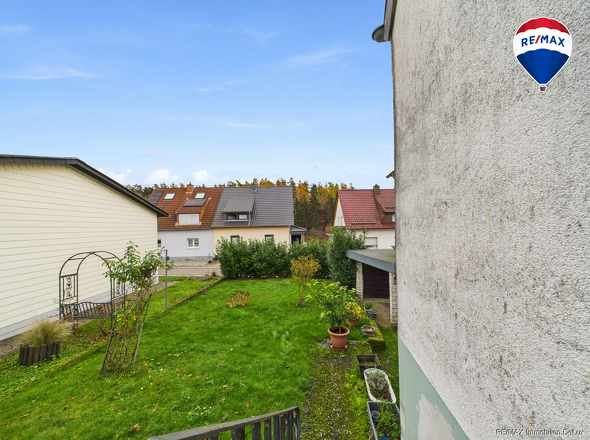 RE/MAX Immobilien DeLux Zweifamilienhaus Lebach - Steinbach Garten