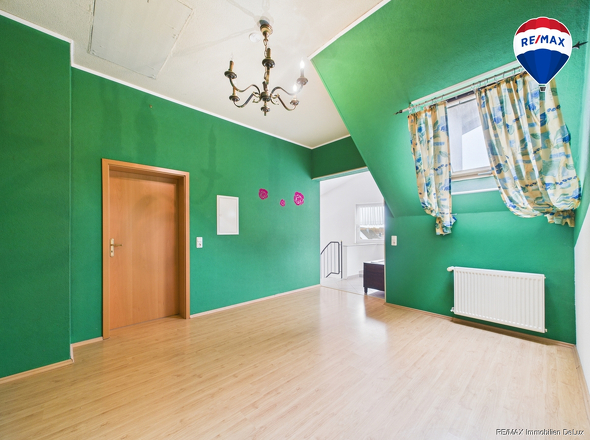 RE/MAX Immobilien DeLux Zweifamilienhaus Lebach - Steinbach Flur