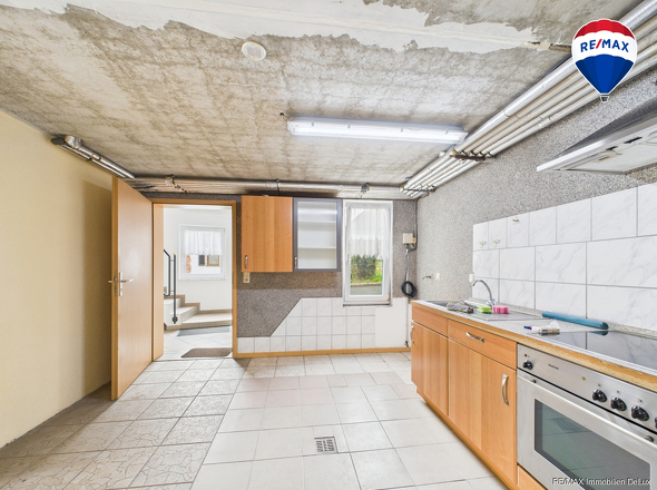 RE/MAX Immobilien DeLux Zweifamilienhaus Lebach - Steinbach  Küche