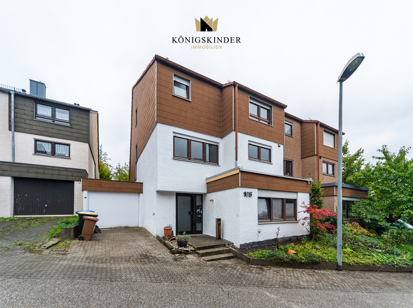 Frontansicht mit Garage 