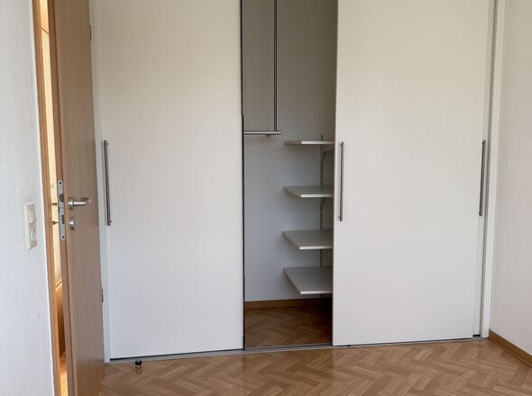 Schlafzimmer mit Einbauschrank