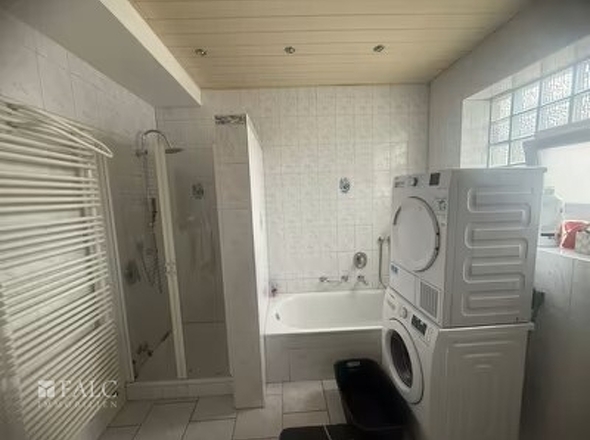 Bad mit Dusche + Wanne