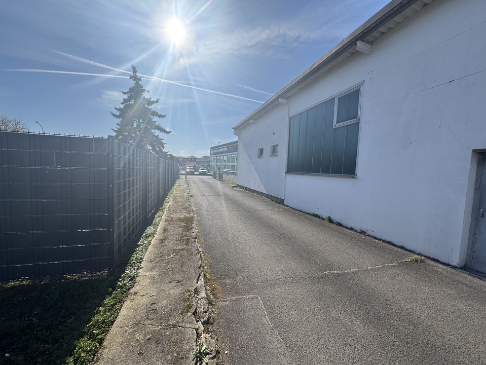 Ausfahrt Mehrfamilienhaus