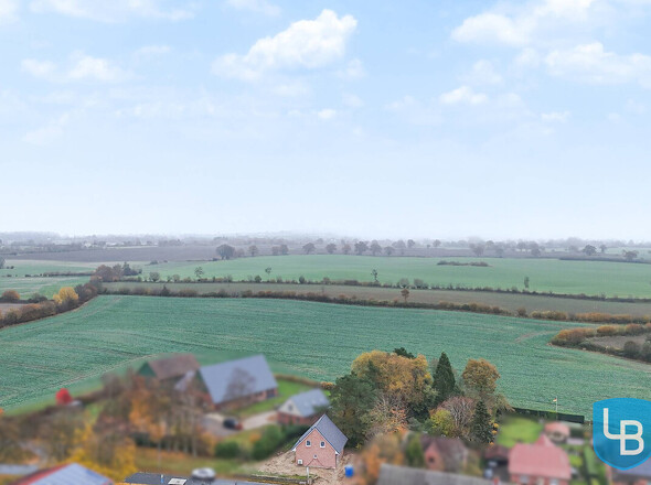 Umgeben von Feldern...