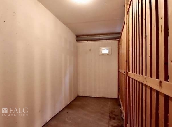 Kellerraum (identisch; spiegelverkehrt)