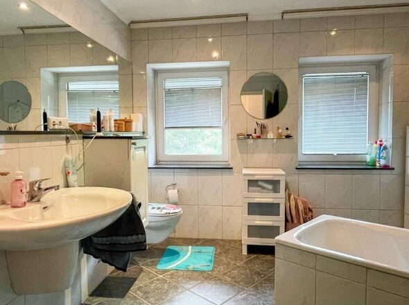 Badezimmer im Obergeschoss