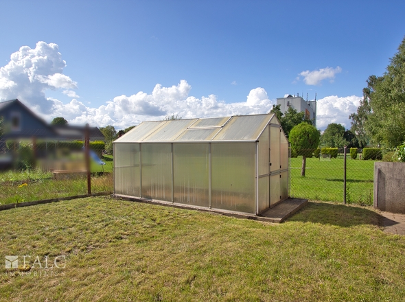 Gewächshaus im Garten