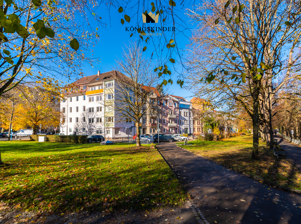 ...einer Parkbank und Natur