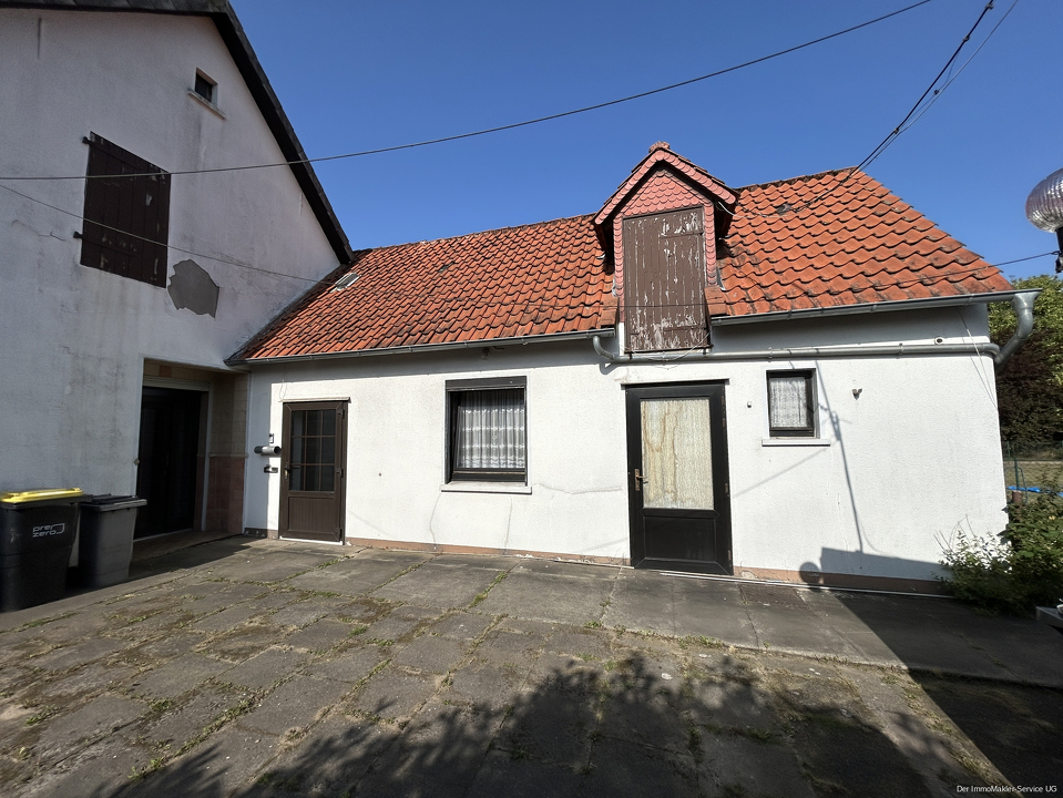Der Eingang und der Anbau