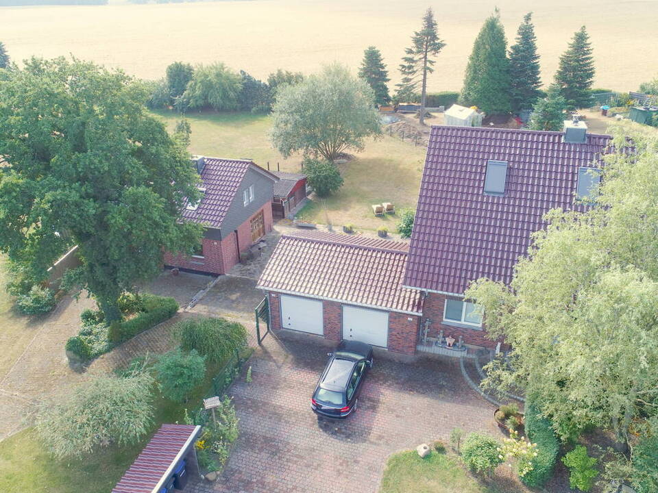 Haupt- und Nebenhaus aus der Vogelperspektive