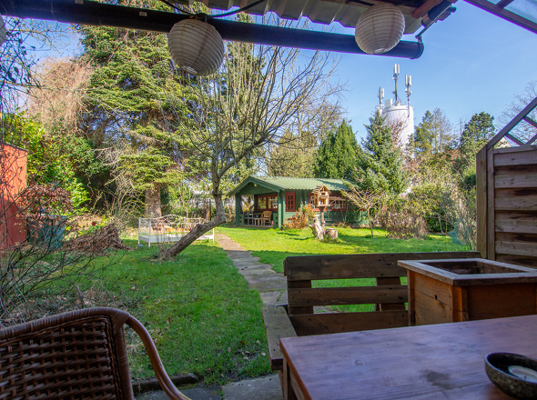 11121 Blick in den Garten