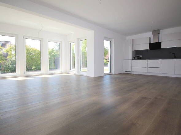 Großzügiger u. einladender Wohn-Küchenbereich