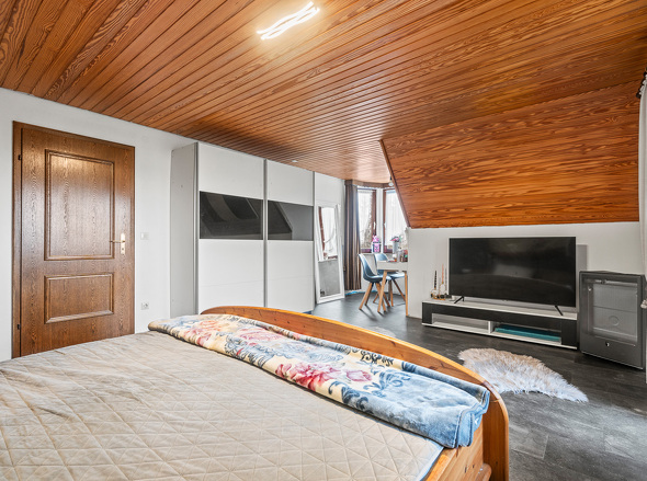Schlafzimmer 1