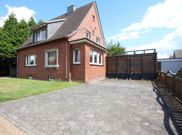 Stellplätze neben dem Gebäude