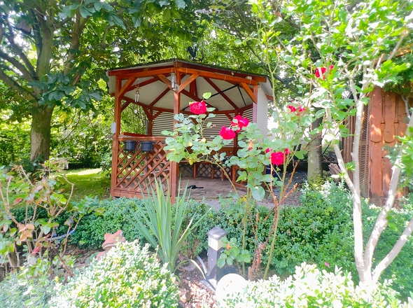 Pavillion im Garten 