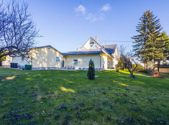 Garten und Außenansicht