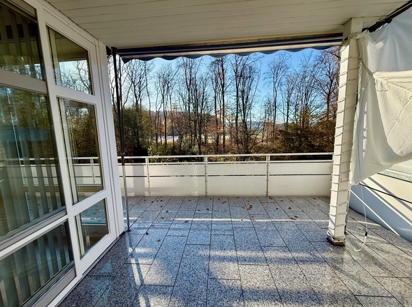 Überdachter Balkon