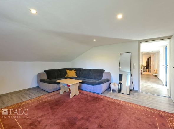 OG Zimmer Ost Blick Tür