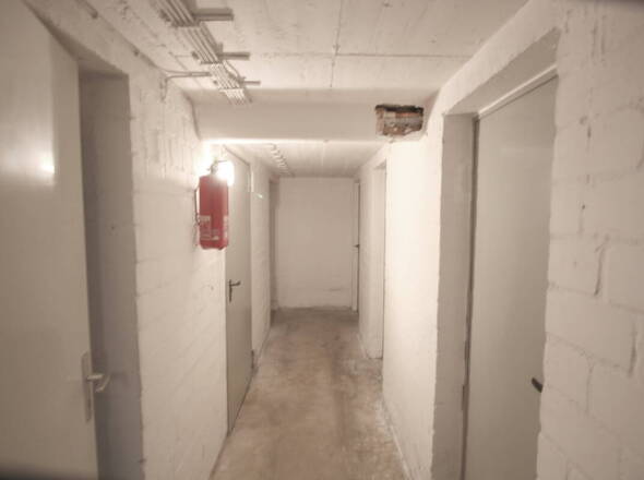 Re. Kellerbereich mit Kelleranteilen u. Gas-Zentralheizung