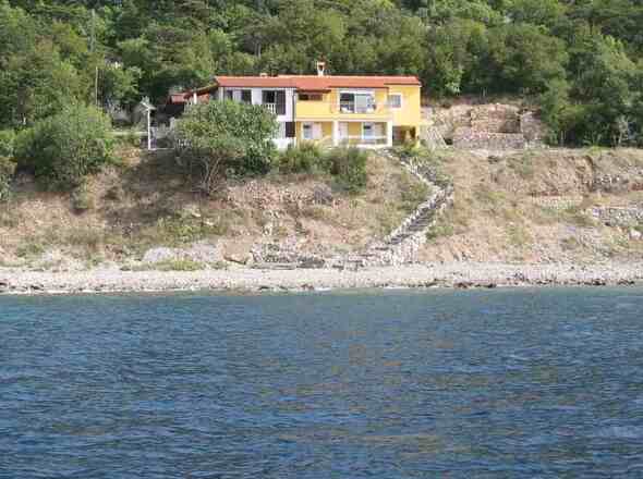 Das Haus direkt am Meer zum Verkauf in Kroatien, vom Meer aus gesehen. Immobilien am Meer Kroatien