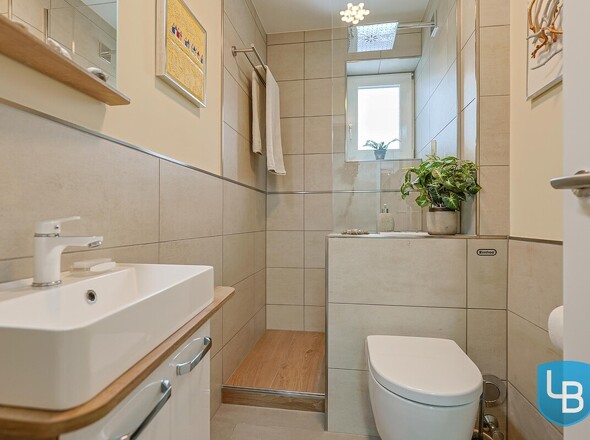 Gästetoilette mit Dusche