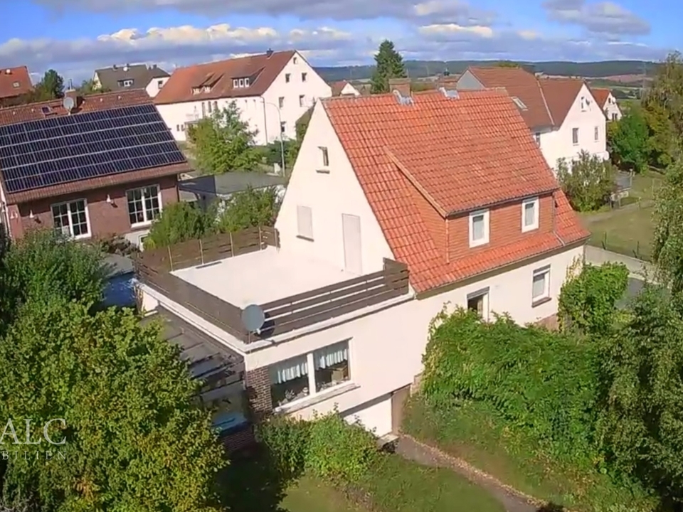 Hausansicht seitlich von oben