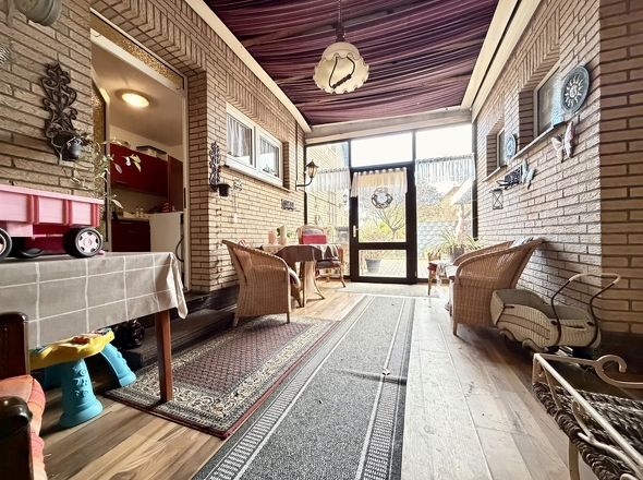 Flurbereich zwischen Haus und Garage