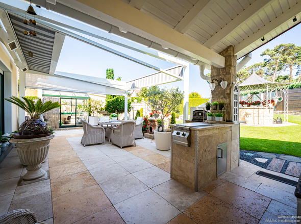 Außenküche & Terrasse