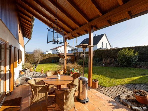 Süd-Terrasse mit Garten